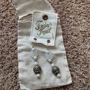 NWT Friday’s project gold/grey/white earrings